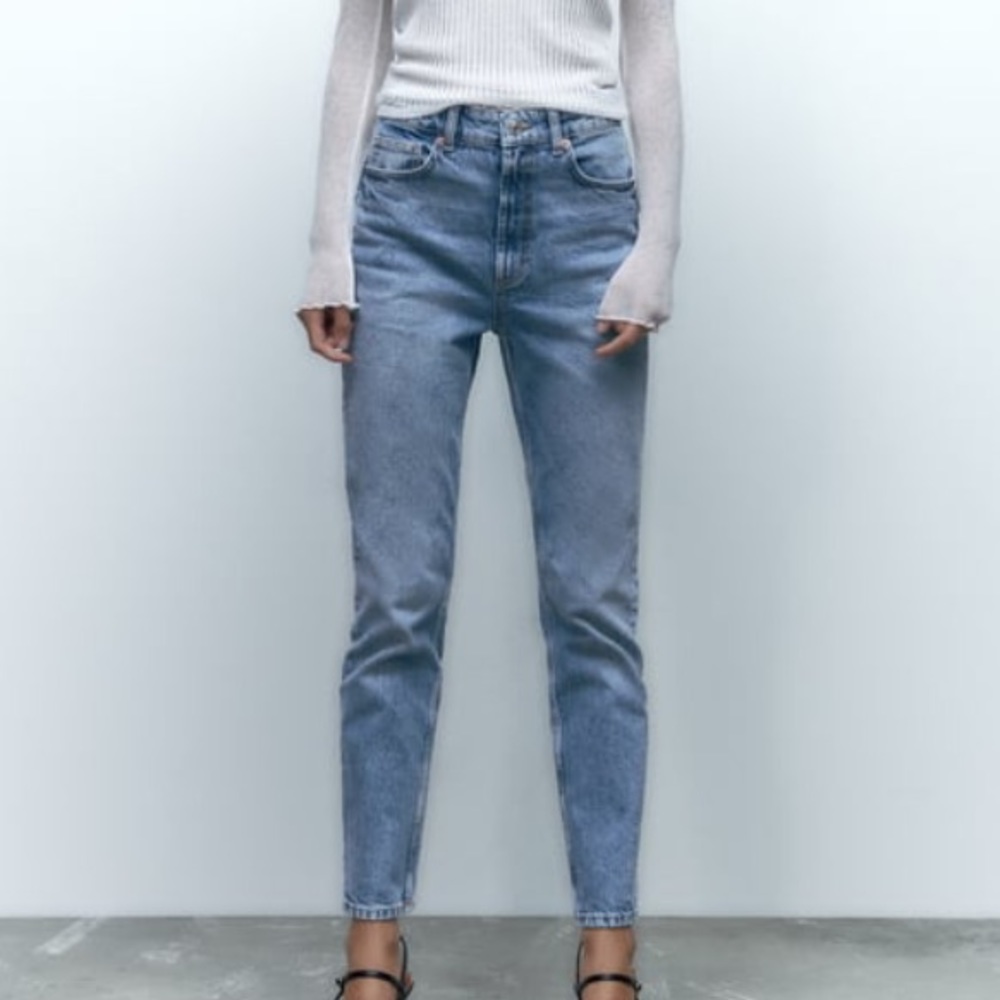 Zara TRF MOM FIT COMFORT JEANS - Size 4
